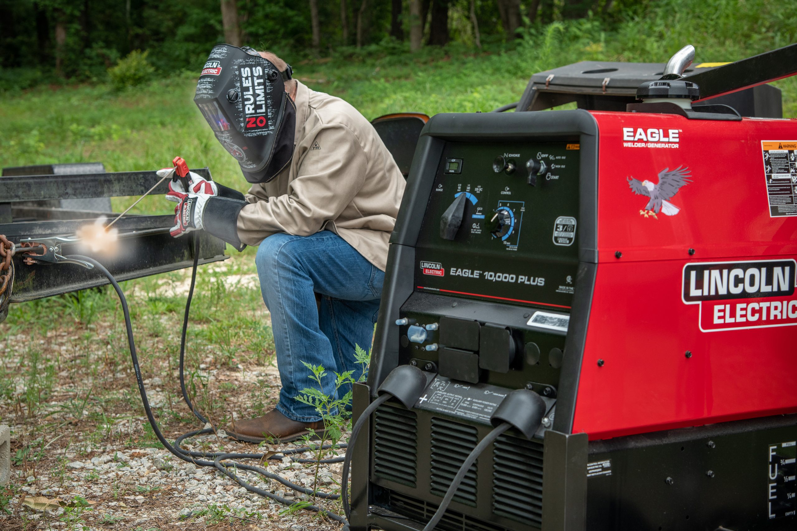 Lincoln Electric Eagle 10,000 Plus Welder/Generator - FREE Cover with  Purchase!