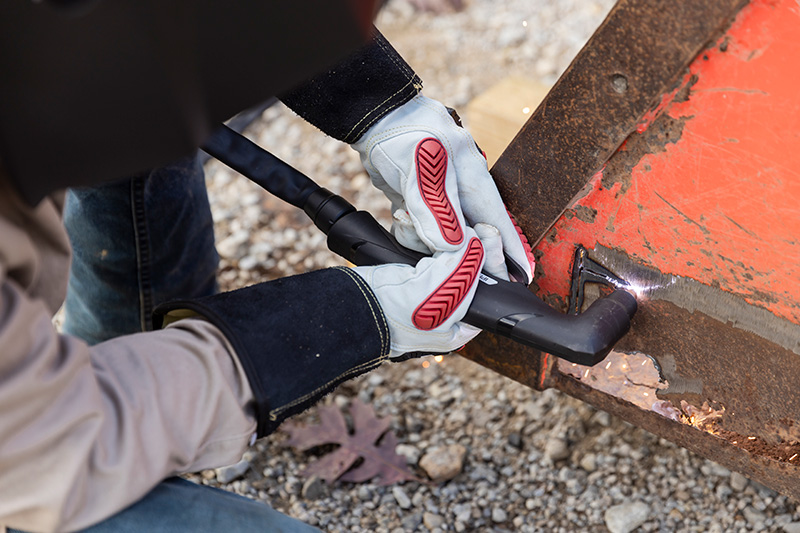 Worker using the 45i outside